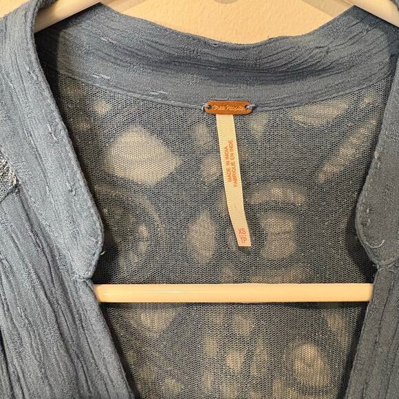 Free People Women's Blue Blouse Boho Flowy Hippie Size XS Button Front - Picture 3 of 6